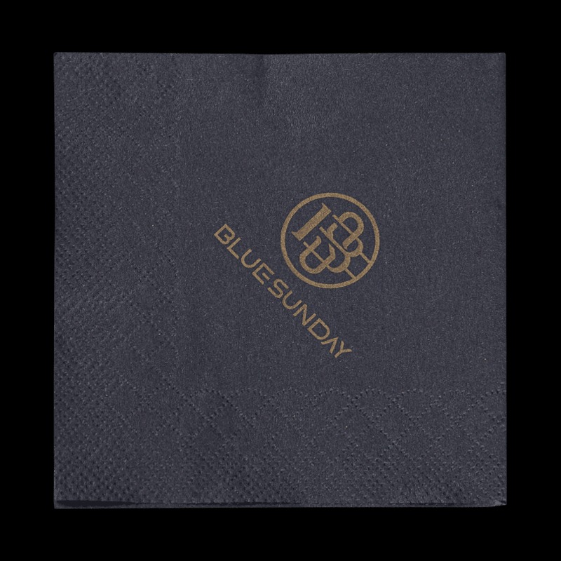 Svestrani tiskani papirnati salveti u boji poboljšavaju cjelokupni doživljaj događaja