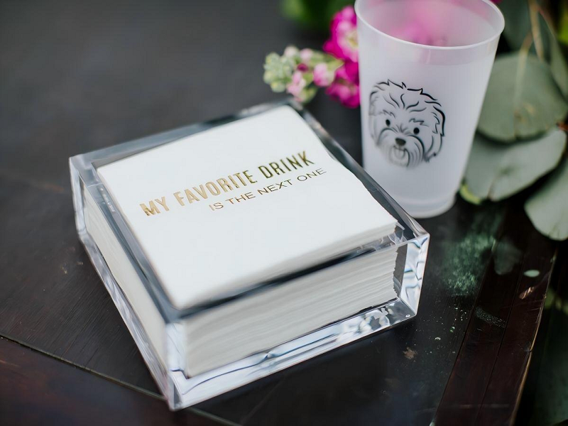 Kako se koktel salvete razlikuju od ostalih vrsta salveta u smislu veličine i funkcije?